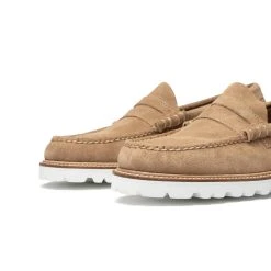 G.H. Bass & Co. 90 LARSON SUEDE LOAFERS L.BROWN -jupiter shop 90 LARSON SUEDE LOAFERS LBROWN SKO GH BASS CO Jupiter Kungsgatan Norrlandsgatan Stockholm 3 scaled