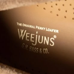 G.H. Bass & Co. 90 LARSON SUEDE LOAFERS L.BROWN -jupiter shop 90 LARSON SUEDE LOAFERS LBROWN SKO GH BASS CO Jupiter Kungsgatan Norrlandsgatan Stockholm 4 scaled