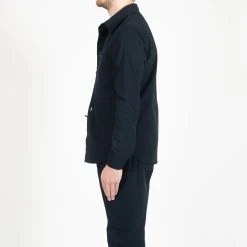 JUPITER X CAVALIERE COTTON SEERSUCKER OVERSHIRT NAVY -jupiter shop COTTON SEERSUCKER OVERSHIRT NAVY HYBRIDSKJORTA JUPITER X CAVALIERE Jupiter Kungsgatan Norrlandsgatan Stockholm 4