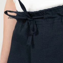 JUPITER X CAVALIERE COTTON SEERSUCKER TROUSER NAVY -jupiter shop COTTON SEERSUCKER TROUSER NAVY BYXA JUPITER X CAVALIERE Jupiter Kungsgatan Norrlandsgatan Stockholm 3