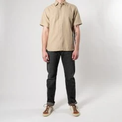XACUS COTTON SHORT SLEEVE SHIRT KHAKI -jupiter shop COTTON SHORT SLEEVE SHIRT KHAKI SKJORTA XACUS Jupiter Kungsgatan Norrlandsgatan Stockholm 9