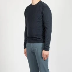 ADVERB COTTON WASHED CREWNECK NAVY -jupiter shop COTTON WASHED CREWNECK NAVY TROJA ADVERB Jupiter Kungsgatan Norrlandsgatan Stockholm 3