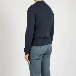 ADVERB COTTON WASHED CREWNECK NAVY -jupiter shop COTTON WASHED CREWNECK NAVY TROJA ADVERB Jupiter Kungsgatan Norrlandsgatan Stockholm 5