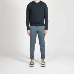 ADVERB COTTON WASHED CREWNECK NAVY -jupiter shop COTTON WASHED CREWNECK NAVY TROJA ADVERB Jupiter Kungsgatan Norrlandsgatan Stockholm 7