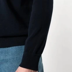 Filippo De Laurentiis CREWNECK RAGLAN SWEATER NAVY -jupiter shop CREWNECK RAGLAN SWEATER NAVY TROJA FILIPPO DE LAURENTIIS Jupiter Kungsgatan Norrlandsgatan Stockholm 7