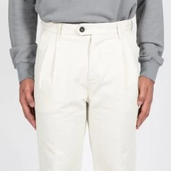 Tela Genova DAMASCO DOUBLE PLEAT TROUSER OFF WHITE 13 Tela Genova DAMASCO DOUBLE PLEAT TROUSER OFF WHITE -jupiter shop DAMASCO DOUBLE PLEAT TROUSER OFF WHITE BYXA TELA GENOVA Jupiter Kungsgatan Norrlandsgatan Stockholm 4