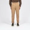 Jupiter ESKIL COTTON TWILL TROUSER KHAKI 1 Jupiter ESKIL COTTON TWILL TROUSER KHAKI -jupiter shop ESKIL COTTON TWILL TROUSER KHAKI BYXA JUPITER Jupiter Kungsgatan Norrlandsgatan Stockholm