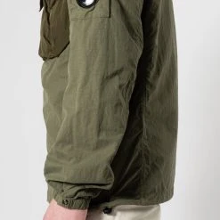 C.P. Company FLAT NYLON MIXED HOODED OVERSHIRT GREEN -jupiter shop FLAT NYLON MIXED HOODED OVERSHIRT GREEN HYBRIDSKJORTA CP COMPANY Jupiter Kungsgatan Norrlandsgatan Stockholm 4