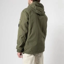 C.P. Company FLAT NYLON MIXED HOODED OVERSHIRT GREEN -jupiter shop FLAT NYLON MIXED HOODED OVERSHIRT GREEN HYBRIDSKJORTA CP COMPANY Jupiter Kungsgatan Norrlandsgatan Stockholm 7