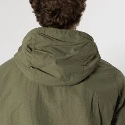 C.P. Company FLAT NYLON MIXED HOODED OVERSHIRT GREEN -jupiter shop FLAT NYLON MIXED HOODED OVERSHIRT GREEN HYBRIDSKJORTA CP COMPANY Jupiter Kungsgatan Norrlandsgatan Stockholm 9