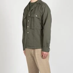 XACUS GABARDINE COTTON LINEN OVERSHIRT ARMY -jupiter shop GABARDINE COTTON LINEN OVERSHIRT ARMY HYBRIDSKJORTA XACUS Jupiter Kungsgatan Norrlandsgatan Stockholm 3