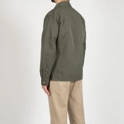 XACUS GABARDINE COTTON LINEN OVERSHIRT ARMY -jupiter shop GABARDINE COTTON LINEN OVERSHIRT ARMY HYBRIDSKJORTA XACUS Jupiter Kungsgatan Norrlandsgatan Stockholm 6