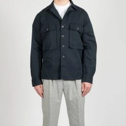 XACUS GABARDINE COTTON LINEN OVERSHIRT NAVY -jupiter shop GABARDINE COTTON LINEN OVERSHIRT NAVY HYBRIDSKJORTA XACUS Jupiter Kungsgatan Norrlandsgatan Stockholm 4