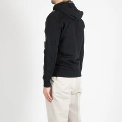 C.P. Company HOODED SWEATER DIAGONAL FLEECE BLACK -jupiter shop HOODED SWEATER DIAGONAL FLEECE BLACK TROJA CP COMPANY Jupiter Kungsgatan Norrlandsgatan Stockholm 7