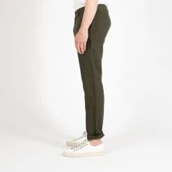 NN07 KARL LINEN REGULAR TROUSER DARK ARMY -jupiter shop KARL LINEN REGULAR TROUSER DARK ARMY BYXA NN07 Jupiter Kungsgatan Norrlandsgatan Stockholm 4