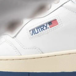 AUTRY LOW TWO-TONE SNEAKER WHITE/BLUE -jupiter shop LOW TWO TONE SNEAKER WHITEBLUE SKO AUTRY Jupiter Kungsgatan Norrlandsgatan Stockholm 4 scaled
