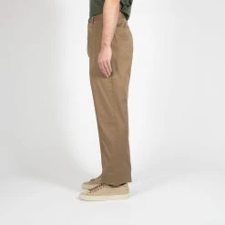 GAIOLA LUXURY COTTON TWO PLEAT TROUSER KHAKI -jupiter shop LUXURY COTTON TWO PLEAT TROUSER KHAKI BYXA GAIOLA Jupiter Kungsgatan Norrlandsgatan Stockholm 5