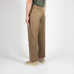 GAIOLA LUXURY COTTON TWO PLEAT TROUSER KHAKI -jupiter shop LUXURY COTTON TWO PLEAT TROUSER KHAKI BYXA GAIOLA Jupiter Kungsgatan Norrlandsgatan Stockholm 7
