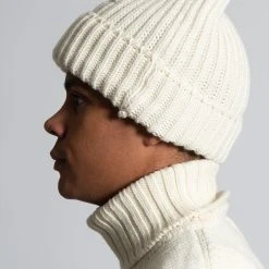 G.R.P LUXURY WOOL BEANIE WITH ANCHOR ECRU -jupiter shop LUXURY WOOL BEANIE WITH ANCHOR ECRU MOSSA GRP Jupiter Kungsgatan Norrlandsgatan Stockholm 3