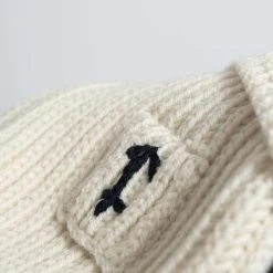 G.R.P LUXURY WOOL BEANIE WITH ANCHOR ECRU -jupiter shop LUXURY WOOL BEANIE WITH ANCHOR ECRU MOSSA GRP Jupiter Kungsgatan Norrlandsgatan Stockholm 4