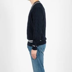 Alan Paine MERINO CRICKET CABLE V-NECK NAVY / ECRU 13 Alan Paine MERINO CRICKET CABLE V-NECK NAVY / ECRU -jupiter shop MERINO CRICKET CABLE V NECK NAVY ECRU TROJA ALAN PAINE Jupiter Kungsgatan Norrlandsgatan Stockholm 4