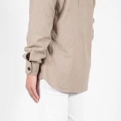 Lardini MIGUEL HOODED SHIRT JACKET SAND 13 Lardini MIGUEL HOODED SHIRT JACKET SAND -jupiter shop MIGUEL HOODED SHIRT JACKET SAND HYBRIDSKJORTA LARDINI Jupiter Kungsgatan Norrlandsgatan Stockholm 5