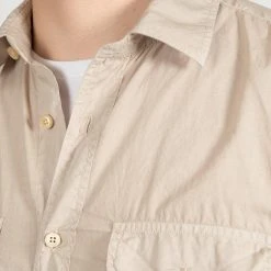 XACUS POPLIN SHIRT WITH BREAST POCKETS BEIGE -jupiter shop POPLIN SHIRT WITH BREAST POCKETS BEIGE SKJORTA XACUS Jupiter Kungsgatan Norrlandsgatan Stockholm 4