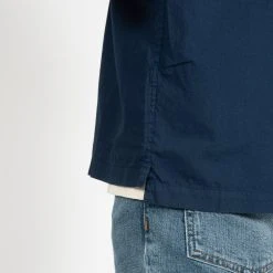 Universal Works POPLIN UTILITY SS SHIRT NAVY -jupiter shop POPLIN UTILITY SS SHIRT NAVY SKJORTA UNIVERSAL WORKS Jupiter Kungsgatan Norrlandsgatan Stockholm 5
