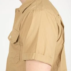 Universal Works POPLIN UTILITY SS SHIRT SAND -jupiter shop POPLIN UTILITY SS SHIRT SAND SKJORTA UNIVERSAL WORKS Jupiter Kungsgatan Norrlandsgatan Stockholm 5