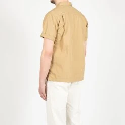 Universal Works POPLIN UTILITY SS SHIRT SAND -jupiter shop POPLIN UTILITY SS SHIRT SAND SKJORTA UNIVERSAL WORKS Jupiter Kungsgatan Norrlandsgatan Stockholm 6