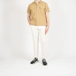 Universal Works POPLIN UTILITY SS SHIRT SAND -jupiter shop POPLIN UTILITY SS SHIRT SAND SKJORTA UNIVERSAL WORKS Jupiter Kungsgatan Norrlandsgatan Stockholm 8