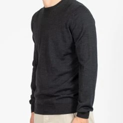 Filippo De Laurentiis ROYAL 120'S MERINO CREWNECK ANTRACITE -jupiter shop ROYAL 120S MERINO CREWNECK ANTRACITE TROJA FILIPPO DE LAURENTIIS Jupiter Kungsgatan Norrlandsgatan Stockholm 3
