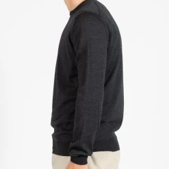 Filippo De Laurentiis ROYAL 120'S MERINO CREWNECK ANTRACITE -jupiter shop ROYAL 120S MERINO CREWNECK ANTRACITE TROJA FILIPPO DE LAURENTIIS Jupiter Kungsgatan Norrlandsgatan Stockholm 4