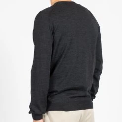 Filippo De Laurentiis ROYAL 120'S MERINO CREWNECK ANTRACITE -jupiter shop ROYAL 120S MERINO CREWNECK ANTRACITE TROJA FILIPPO DE LAURENTIIS Jupiter Kungsgatan Norrlandsgatan Stockholm 5
