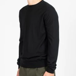 Filippo De Laurentiis ROYAL 120'S MERINO CREWNECK BLACK 11 Filippo De Laurentiis ROYAL 120'S MERINO CREWNECK BLACK -jupiter shop ROYAL 120S MERINO CREWNECK BLACK TROJA FILIPPO DE LAURENTIIS Jupiter Kungsgatan Norrlandsgatan Stockholm 3