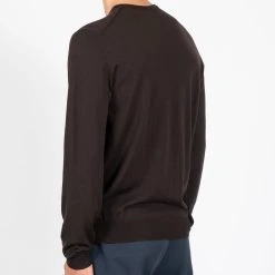 Filippo De Laurentiis ROYAL 120'S MERINO CREWNECK DARK BROWN 16 Filippo De Laurentiis ROYAL 120'S MERINO CREWNECK DARK BROWN -jupiter shop ROYAL 120S MERINO CREWNECK DARK BROWN TROJA FILIPPO DE LAURENTIIS Jupiter Kungsgatan Norrlandsgatan Stockholm 7