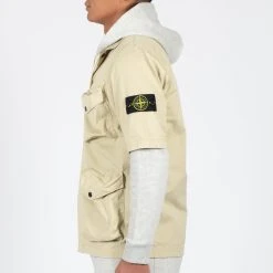 Stone Island SHORT SLEEVED OVERSHIRT BEIGE 14 Stone Island SHORT SLEEVED OVERSHIRT BEIGE -jupiter shop SHORT SLEEVED OVERSHIRT BEIGE HYBRIDSKJORTA STONE ISLAND Jupiter Kungsgatan Norrlandsgatan Stockholm 4