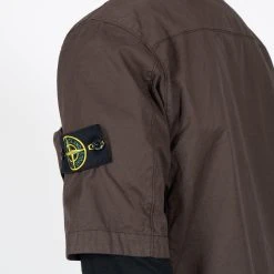 Stone Island SHORT SLEEVED OVERSHIRT BROWN -jupiter shop SHORT SLEEVED OVERSHIRT BROWN HYBRIDSKJORTA STONE ISLAND Jupiter Kungsgatan Norrlandsgatan Stockholm 6
